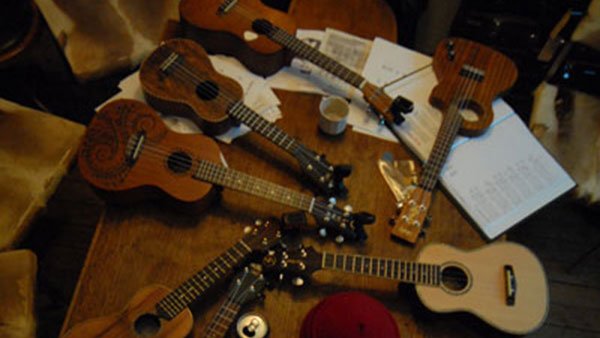 Tafel met ukuleles